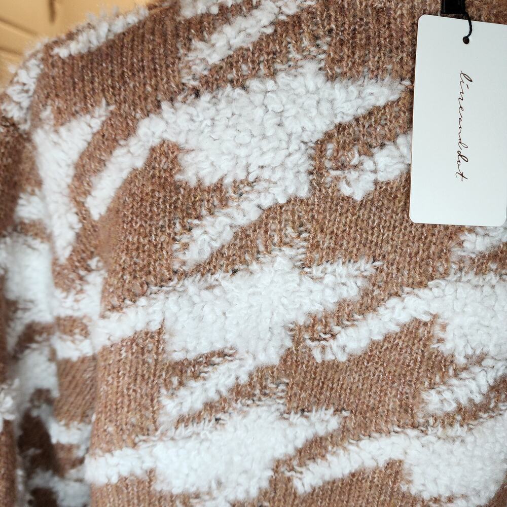 Line & Dot Houndstooth Sweater - Picture 10 of 16